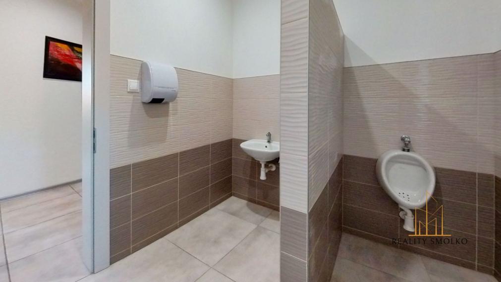 Predaj modernej polyfunkčnej budovy - novostavba v meste Snina.