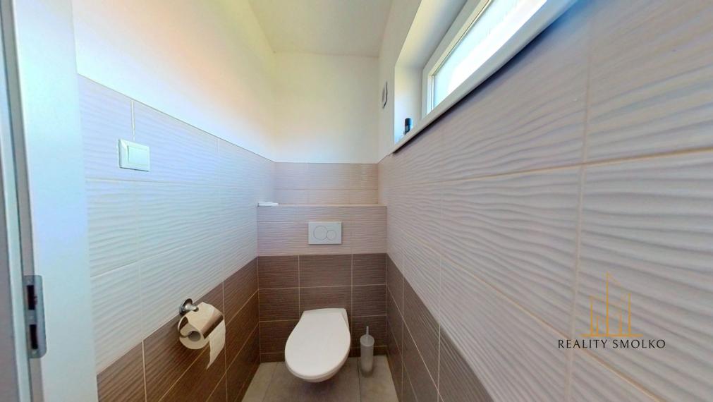 Predaj modernej polyfunkčnej budovy - novostavba v meste Snina.