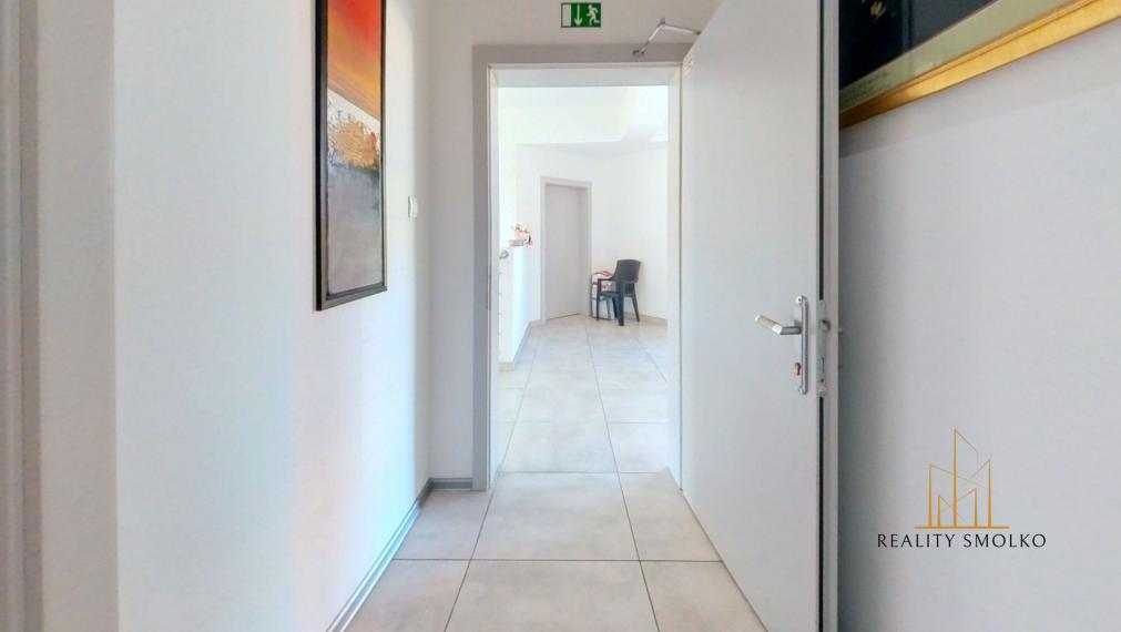 Predaj modernej polyfunkčnej budovy - novostavba v meste Snina.