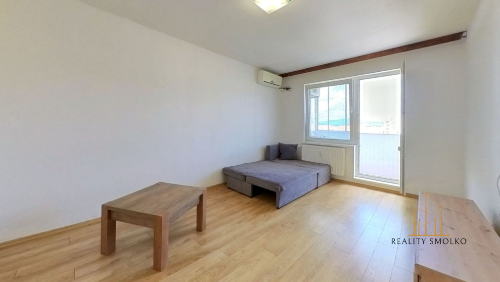 Prenájom 1-izbový byt s loggiou v Humennom.