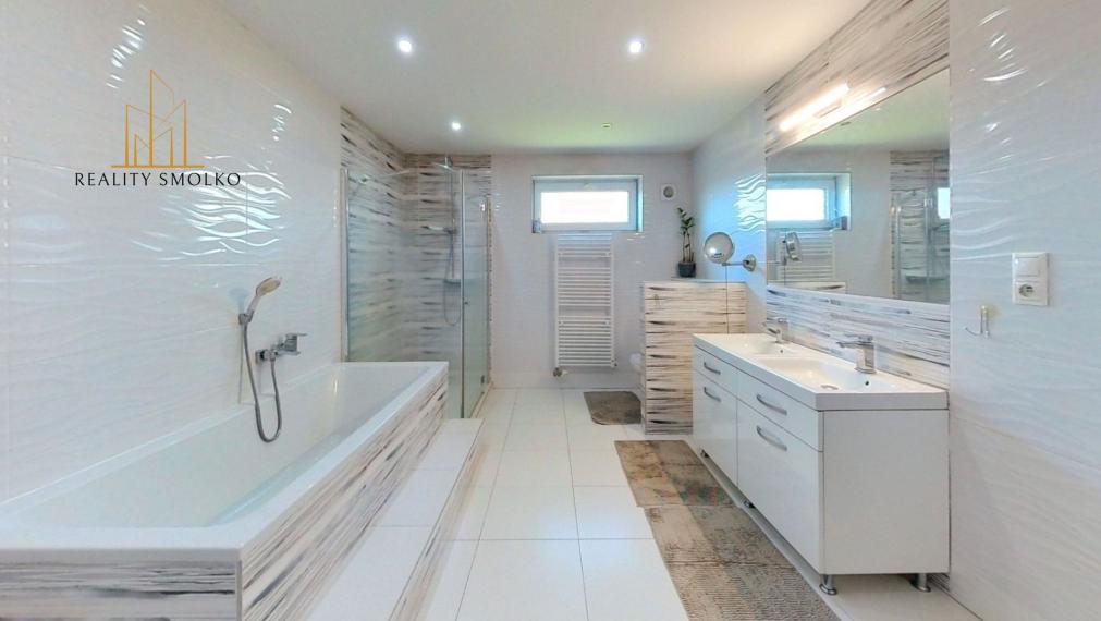 Predaj modernej polyfunkčnej budovy - novostavba v meste Snina.