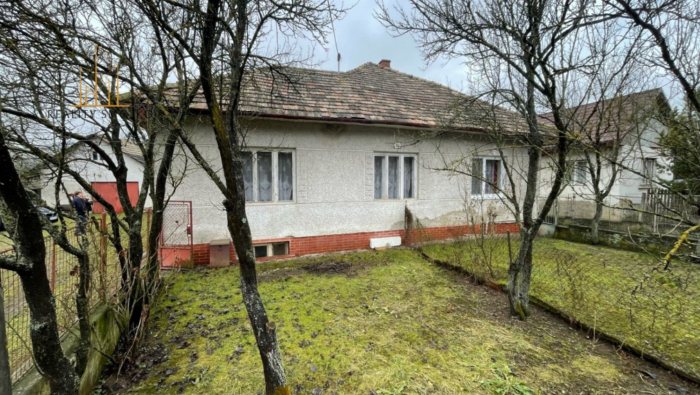 PREDANÉ !!!  ZÁHRADA  SO STAROU CHALUPOU V OBCI RADATICE 1698m2