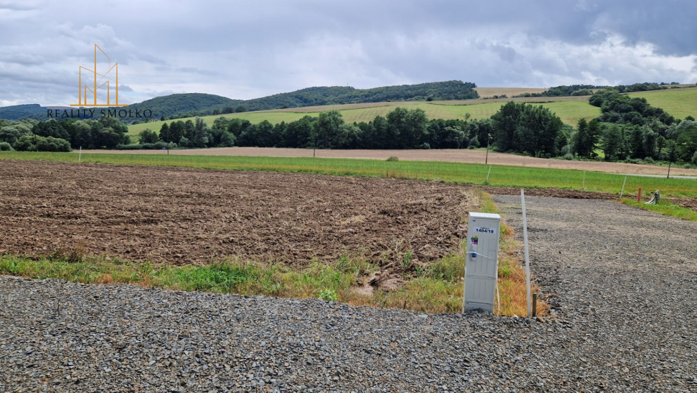 ***PREDANÉ***  POZEMOK na výstavbu RD 899 m², HANKOVCE