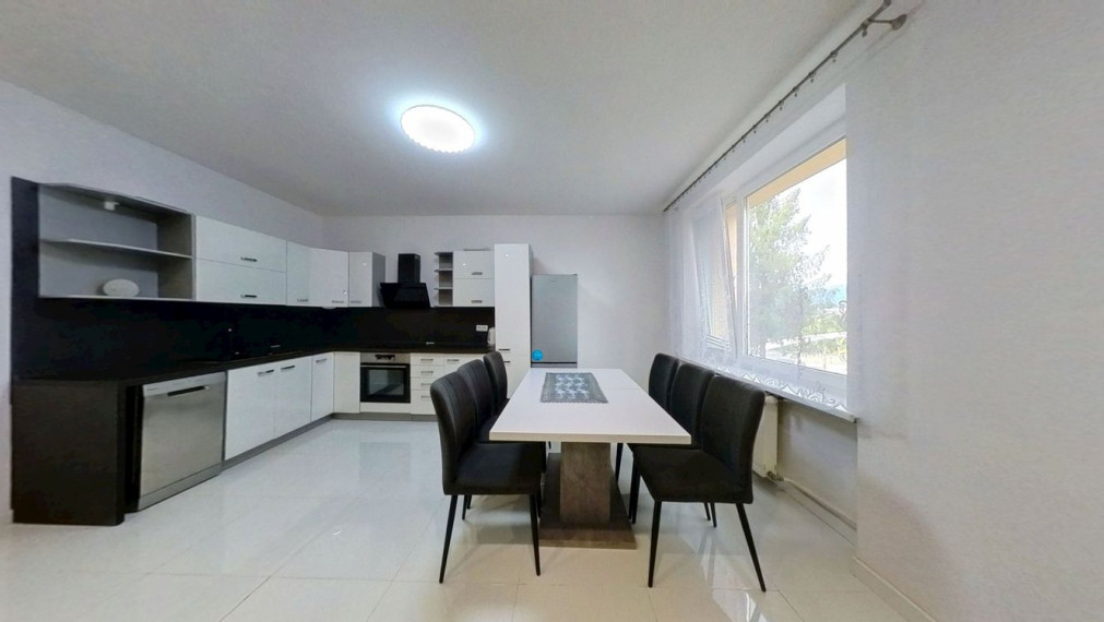 Prenájom 4-izbový byt s 2 balkónmi, Prešov.