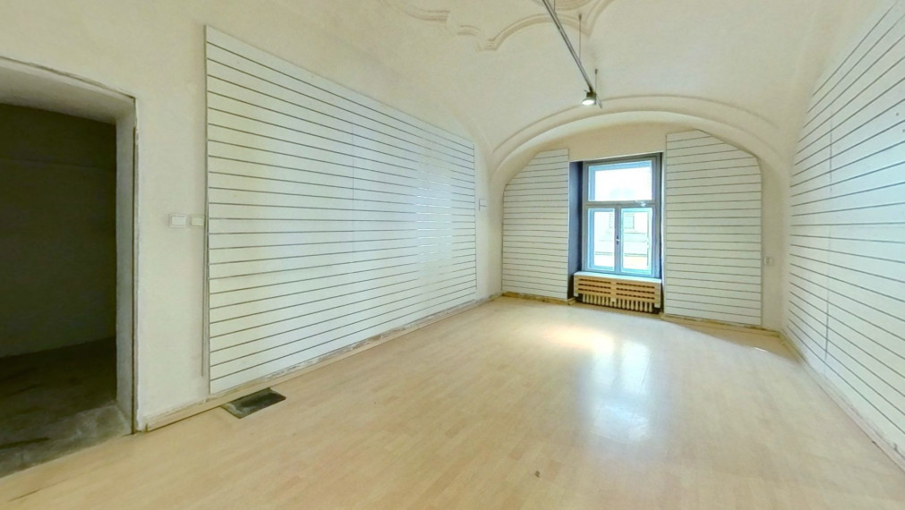 Ponúkame na prenájom komerčné a prevádzkové priestory v absolútnom centre Prešova.