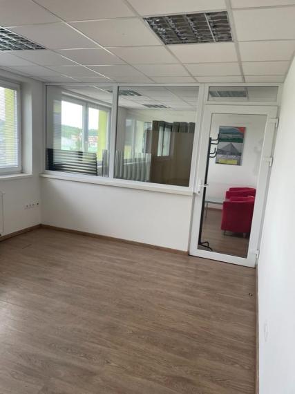 Prenájom obchodných / kancelárskych priestorov