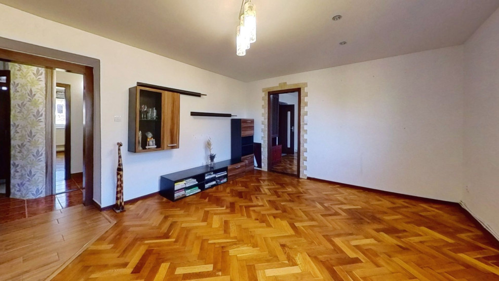 Priestranný 3 izbový byt v Kamenica nad Cirochou-predaj