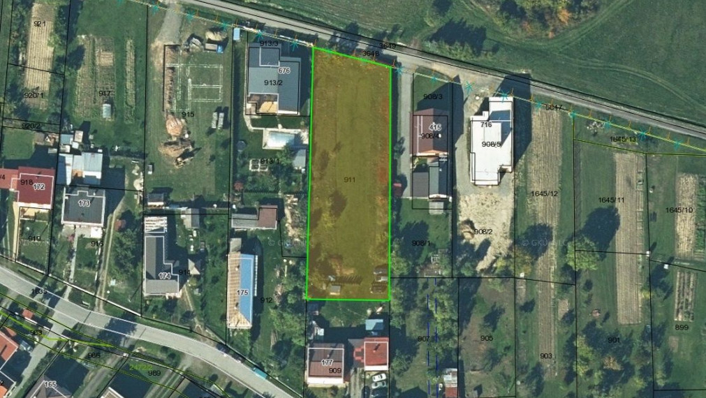 POZEMOK NA VÝSTAVBU RD V OBCI ZÁMUTOV, 1690 m²