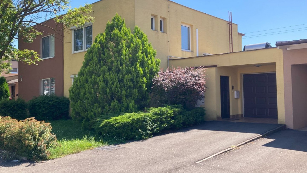 PREDANÉ - Nadštandardný RD s krytým bazénom a VIP vinnou pivnicou s barom len 33km od Košíc- Turňa nad Bodvou