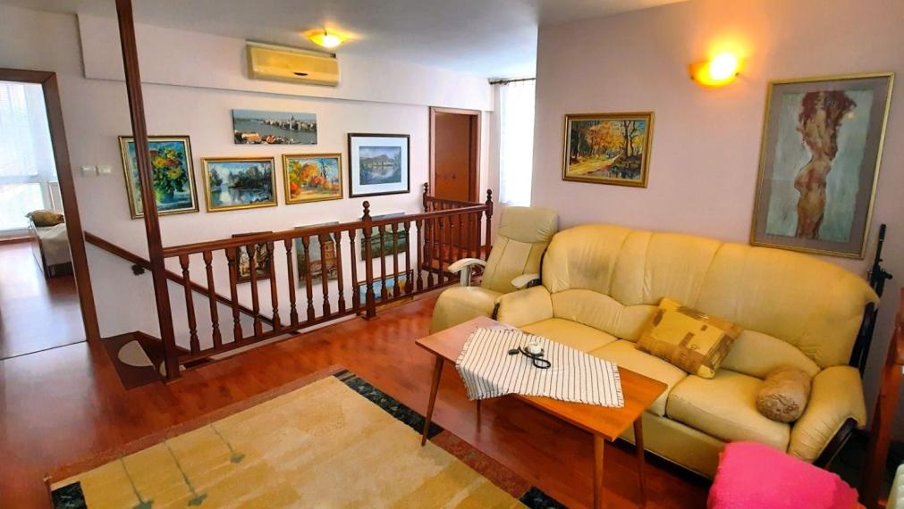 PREDANÉ - Nadštandardný RD s krytým bazénom a VIP vinnou pivnicou s barom len 33km od Košíc- Turňa nad Bodvou