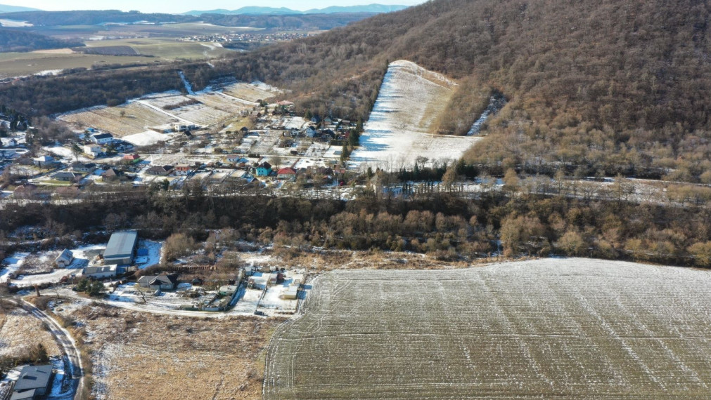 EXKLUZÍVNE NA PREDAJ – VEĽKÝ STAVEBNÝ POZEMOK, VEĽKÝ ŠARIŠ – BARATOKY