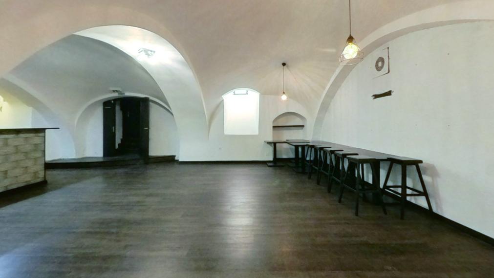 EXKLUZÍVNE NA PRENÁJOM – KOMERČNÉ A PREVÁDZKOVÉ PRIESTORY NA HLAVNEJ ULICI V PREŠOVE