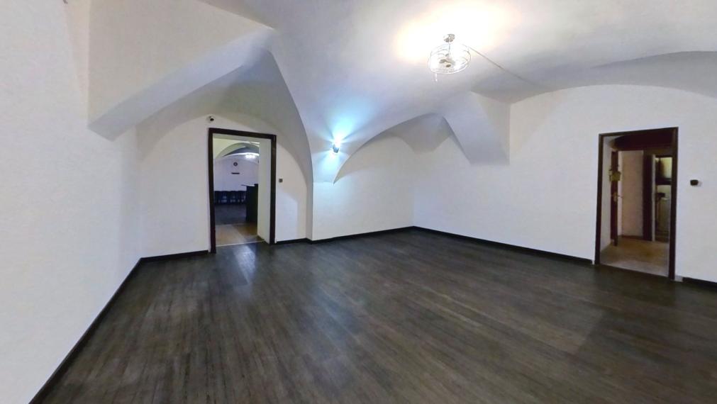 EXKLUZÍVNE NA PRENÁJOM – KOMERČNÉ A PREVÁDZKOVÉ PRIESTORY NA HLAVNEJ ULICI V PREŠOVE