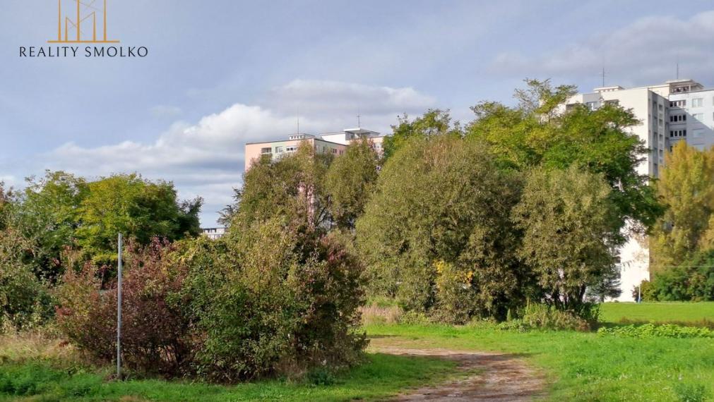 Predaj pozemku v Humennom, 1.271m2 