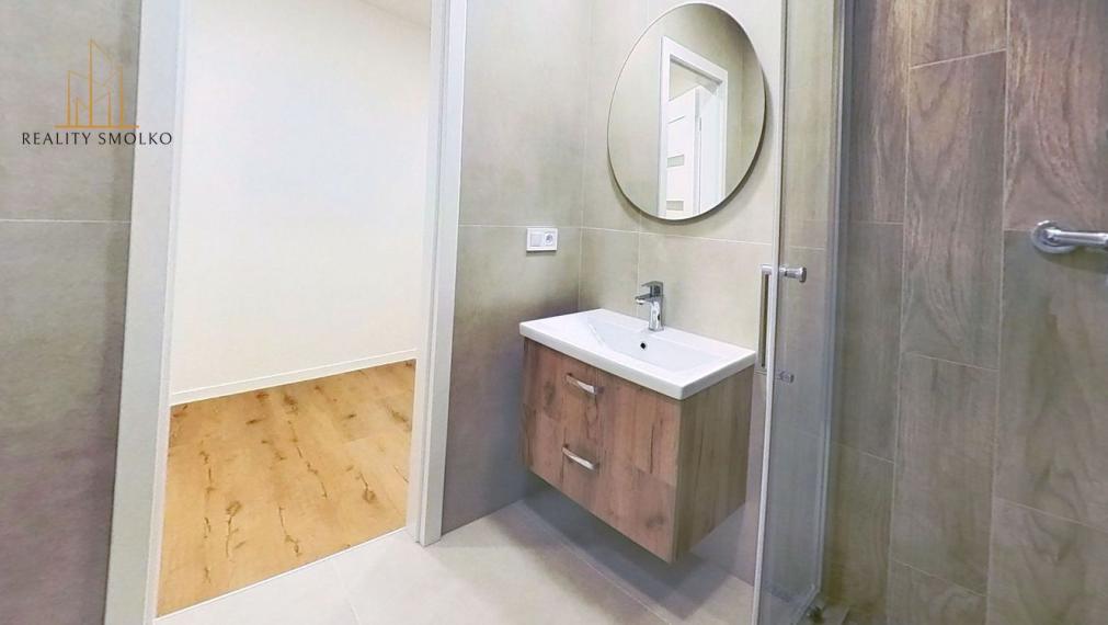 Prenájom veľký 1-izbový byt s loggiou v Humennom.