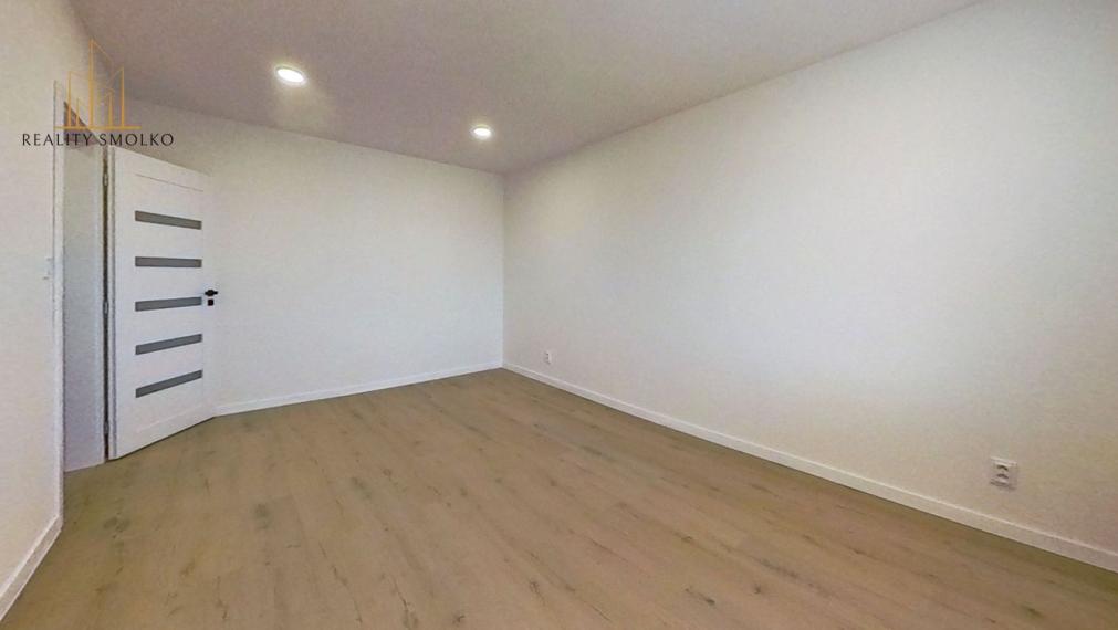 Prenájom veľký 1-izbový byt s loggiou v Humennom.