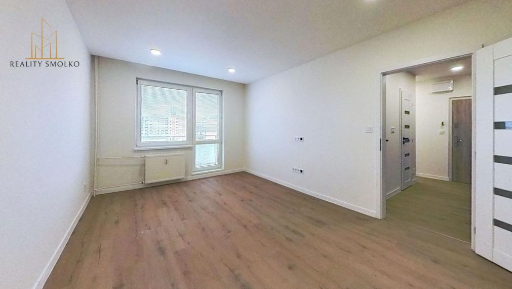 Prenájom veľký 1-izbový byt s loggiou v Humennom.