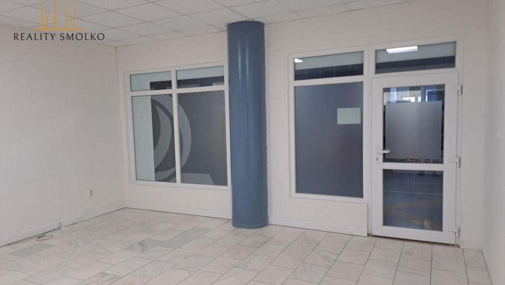 Prenájom kancelárskeho priestoru na Námestí slobody v Humennom.