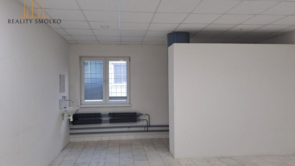 Prenájom kancelárskeho priestoru na Námestí slobody v Humennom.