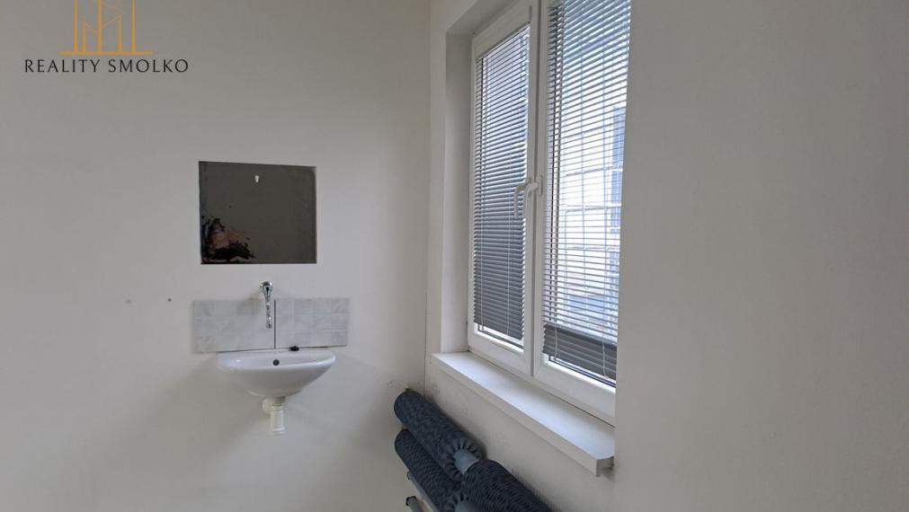 Prenájom kancelárskeho priestoru na Námestí slobody v Humennom.