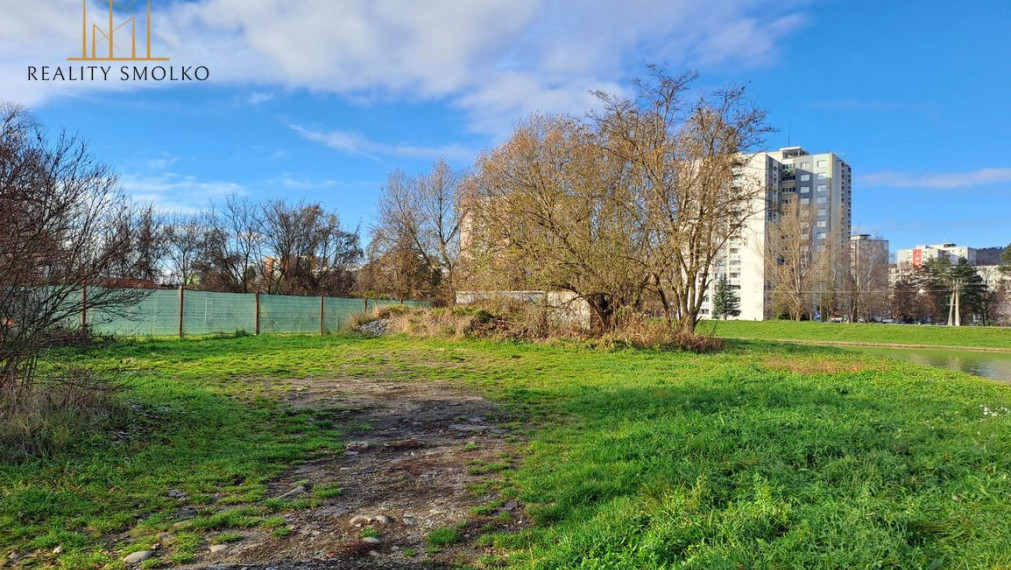 Predaj pozemku v Humennom, 1.271m2 
