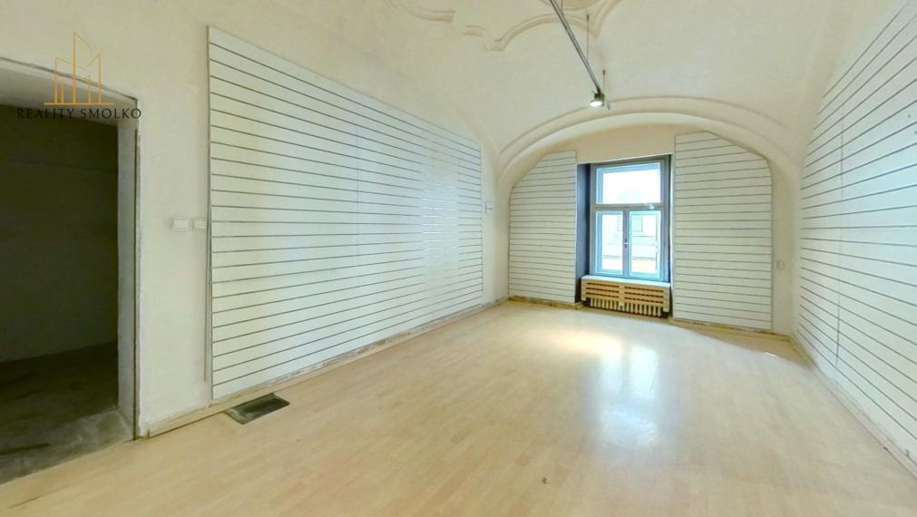 Ponúkame na prenájom komerčné a prevádzkové priestory v absolútnom centre Prešova.