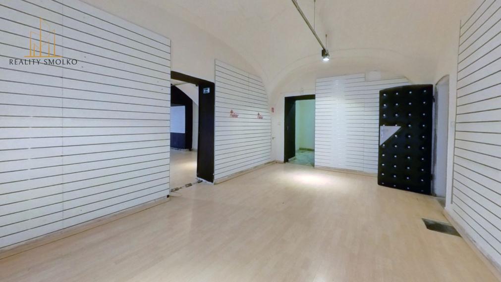 Ponúkame na prenájom komerčné a prevádzkové priestory v absolútnom centre Prešova.