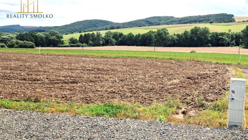 POZEMOK na výstavbu RD 894 m², HANKOVCE