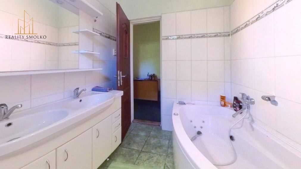 NOVÁ CENA !!!  Predaj veľkého rodinného domu v meste Krompachy, okr. Spišská Nová Ves