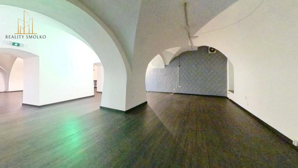 EXKLUZÍVNE NA PRENÁJOM – KOMERČNÉ A PREVÁDZKOVÉ PRIESTORY NA HLAVNEJ ULICI V PREŠOVE