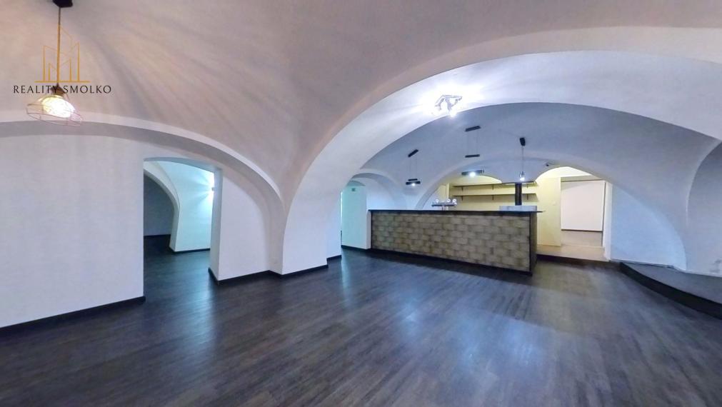 EXKLUZÍVNE NA PRENÁJOM – KOMERČNÉ A PREVÁDZKOVÉ PRIESTORY NA HLAVNEJ ULICI V PREŠOVE