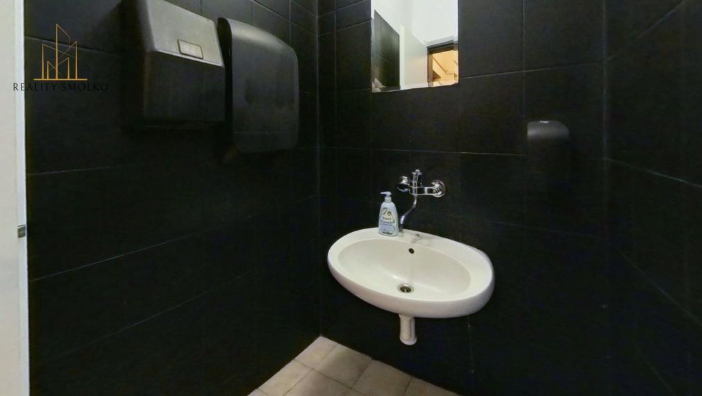 EXKLUZÍVNE NA PRENÁJOM – KOMERČNÉ A PREVÁDZKOVÉ PRIESTORY NA HLAVNEJ ULICI V PREŠOVE