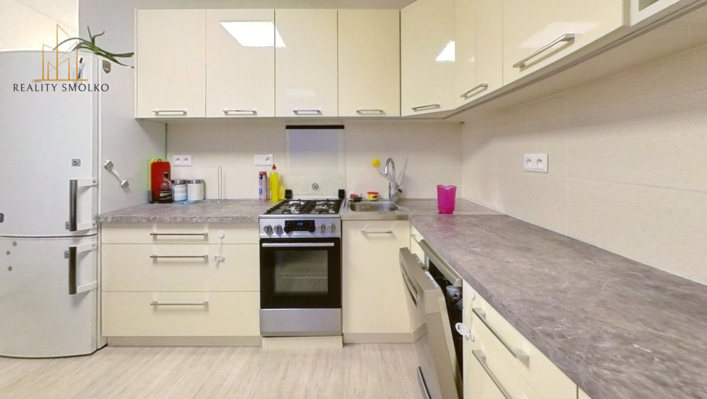 EXKLUZÍVNE - Prenájom 3-izbový byt Sekčov, 75m2, kompletne zariadený.