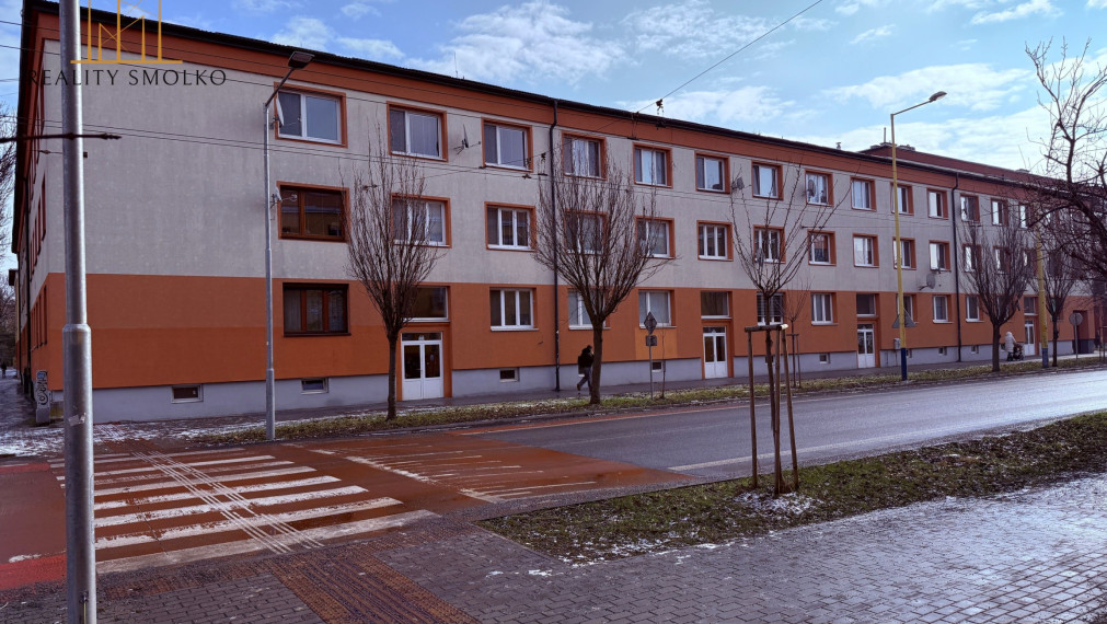 REZERVOVANÉ !!!  EXKLUZÍVNE: Priestranný 2-izbový tehlový byt pri PU – Širšie centrum Prešova