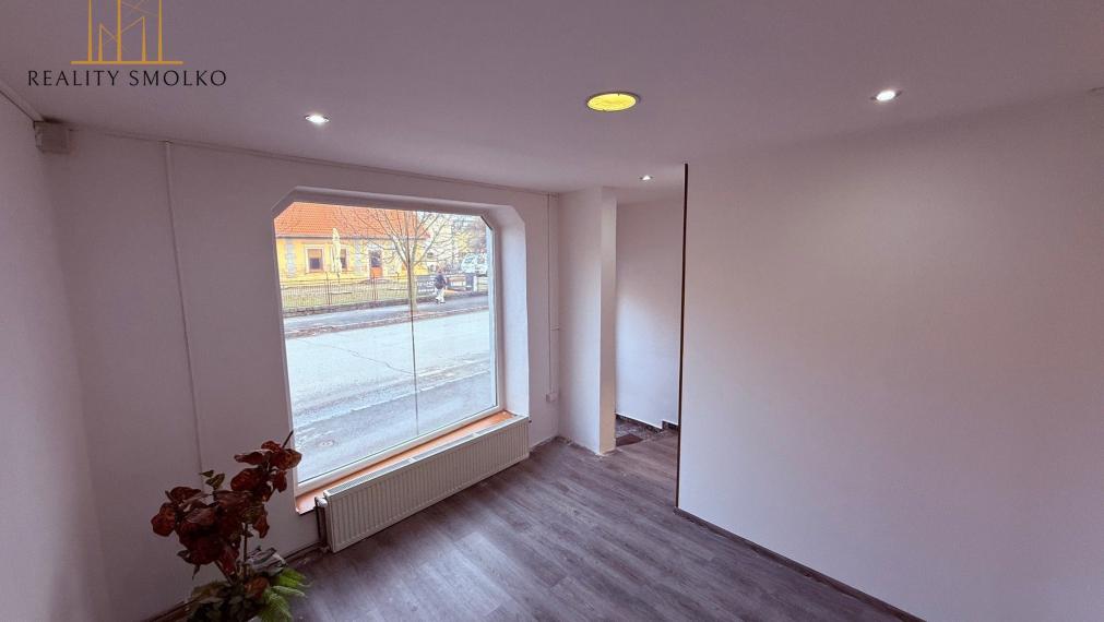 EXKLUZÍVNE: Administratívno-prevádzkové priestory s parkovaním v širšom centre