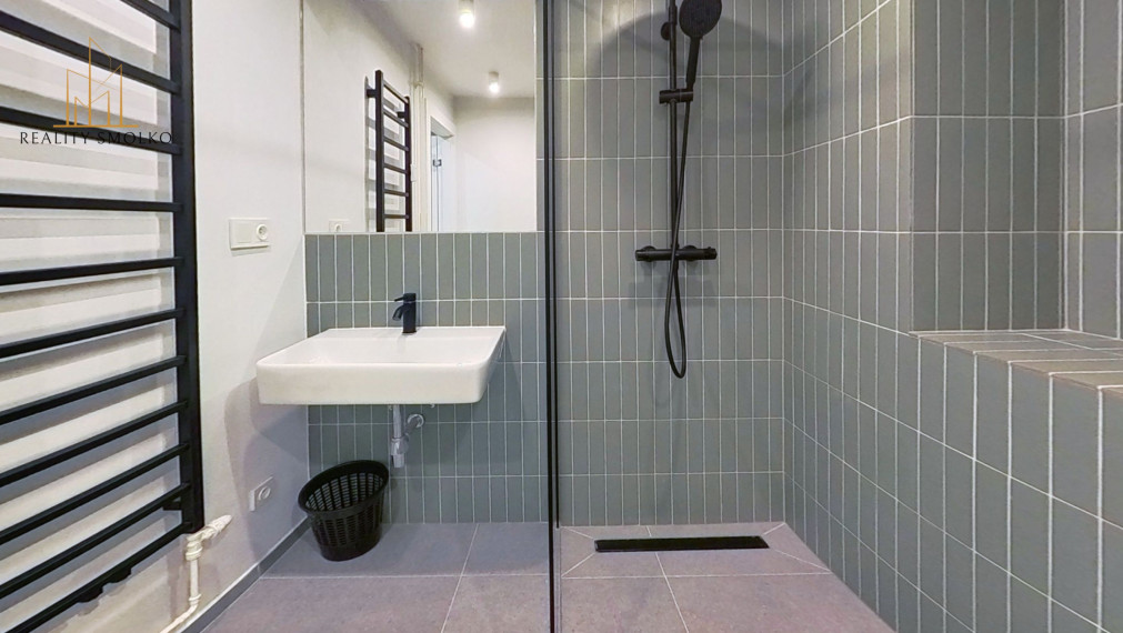 EXKLUZÍVNE: Dizajnový 2-izbový byt na Šafárikovej ulici – bývanie s charakterom