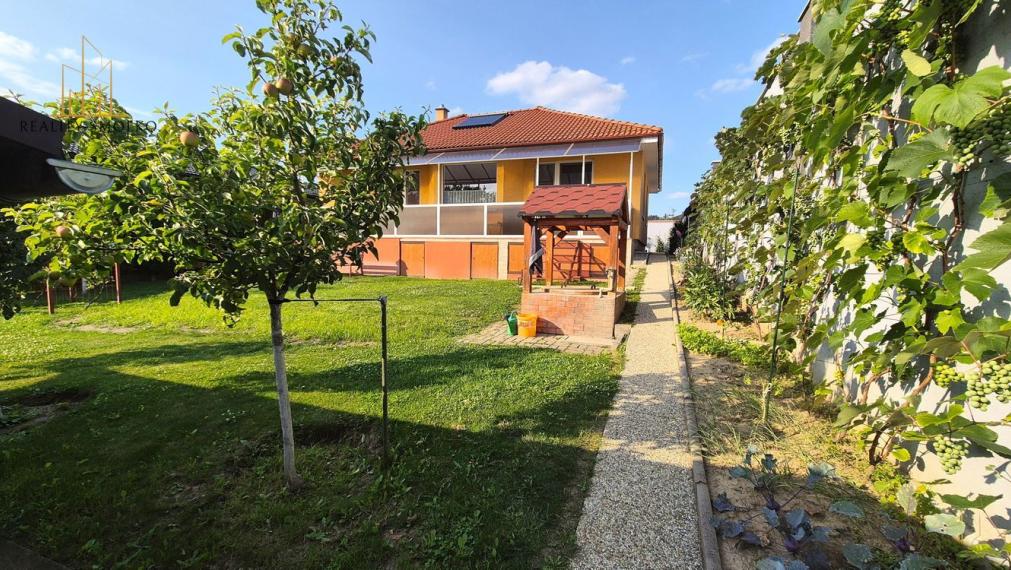 4i RD v TERIAKOVCIACH, pozemok 698 m²,3D