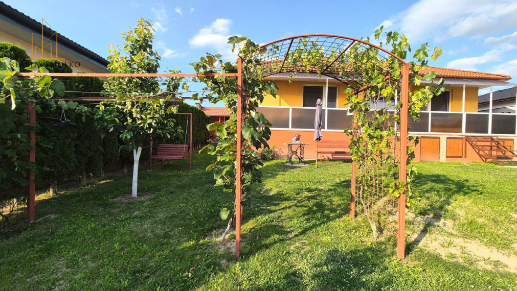 Na predaj 4i RODINNÝ DOM, pozemok 698 m², TERIAKOVCE