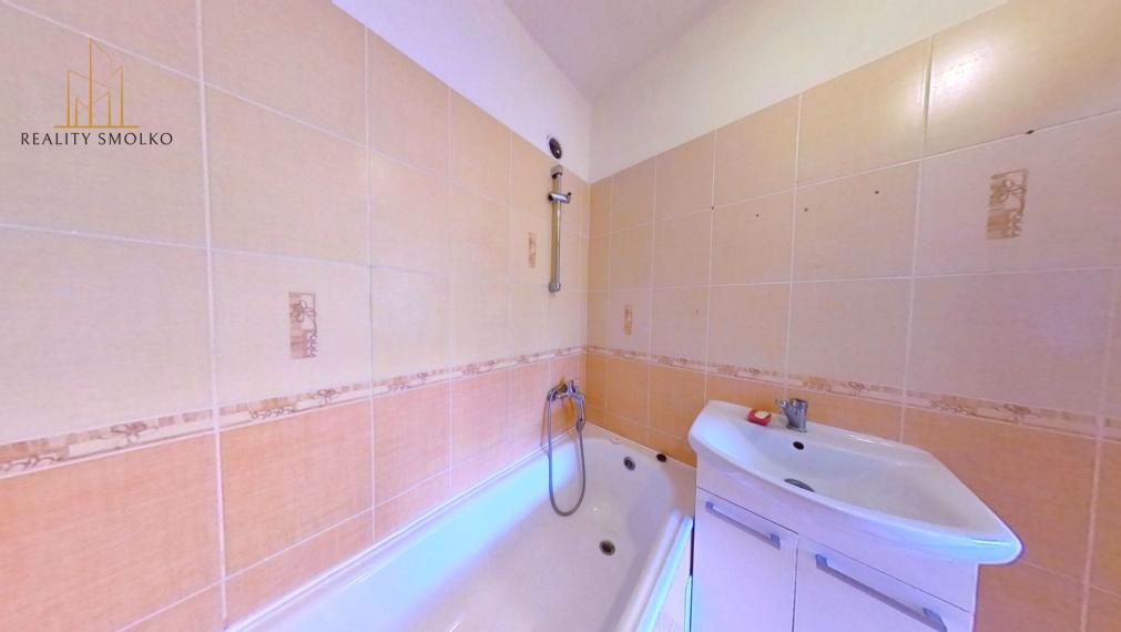 PREDANÉ !!!  Priestranný 4i byt bez balkóna Sídlisko III, Prešov