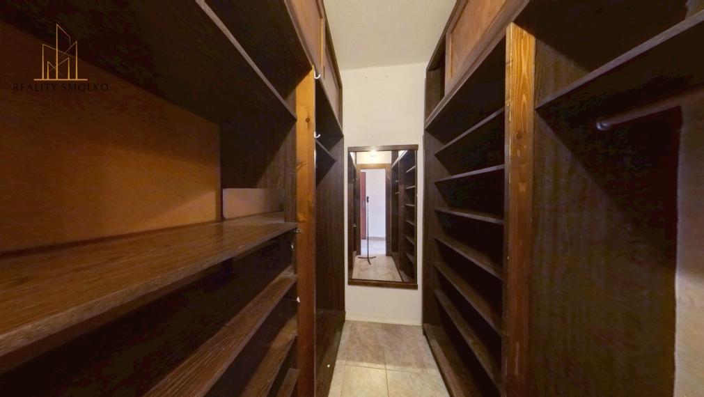 PREDANÉ !!!  Priestranný 4i byt bez balkóna Sídlisko III, Prešov