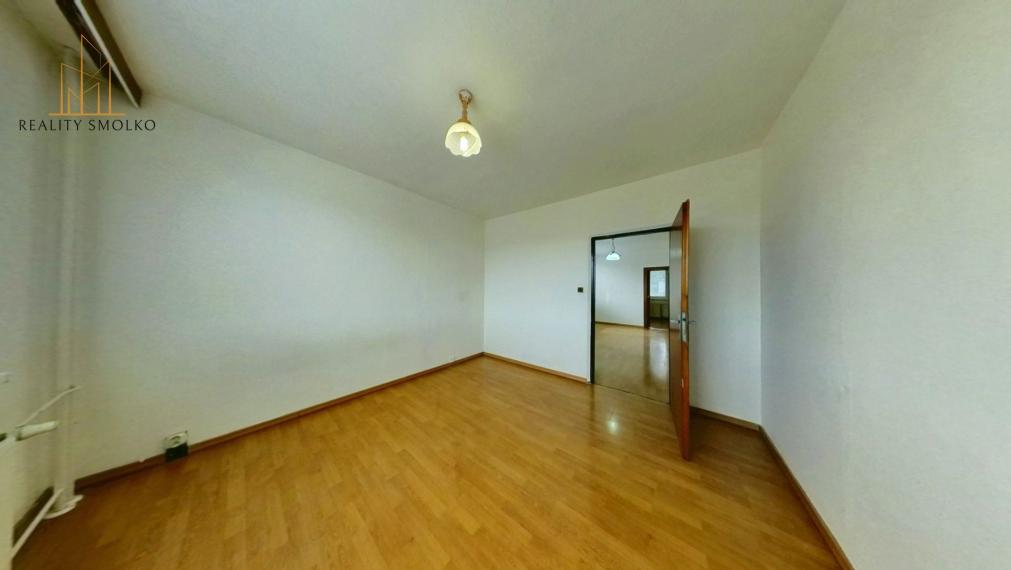 PREDANÉ !!!  Priestranný 4i byt bez balkóna Sídlisko III, Prešov