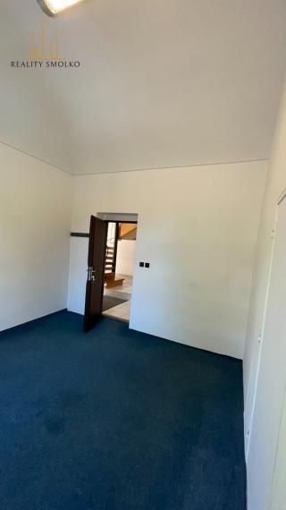 PRENAJATÉ !!!  PRENÁJOM - kancelársky priestor Hlavná ulica 14,5m2 so zázemím, 1p.