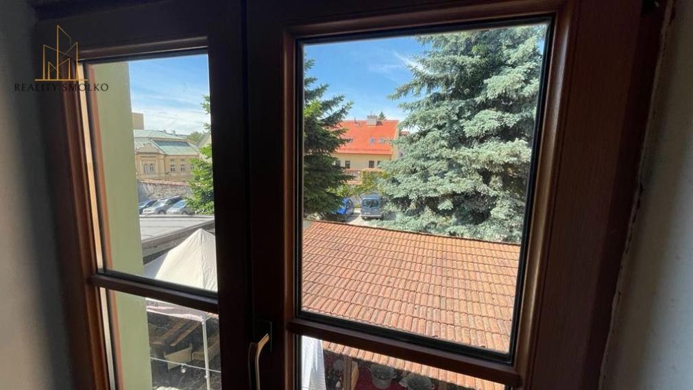 PRENAJATÉ !!!  PRENÁJOM - kancelársky priestor Hlavná ulica 14,5m2 so zázemím, 1p.