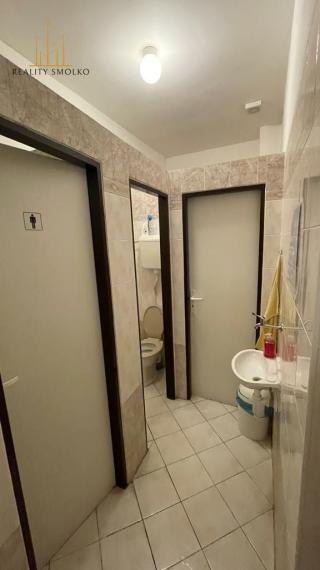 PRENAJATÉ !!!  PRENÁJOM - kancelársky priestor Hlavná ulica 14,5m2 so zázemím, 1p.