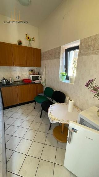 PRENAJATÉ !!!  PRENÁJOM - kancelársky priestor Hlavná ulica 14,5m2 so zázemím, 1p.