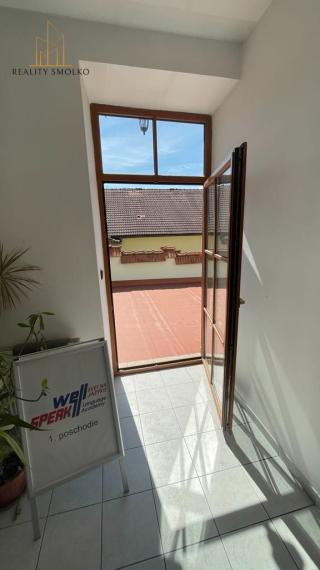 PRENAJATÉ !!!  PRENÁJOM - kancelársky priestor Hlavná ulica 14,5m2 so zázemím, 1p.