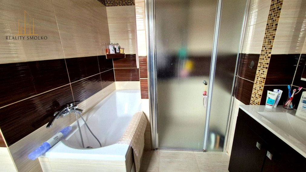 ***PREDANÉ***3i byt, 84 m²,komplet.rekonšt.+ garáž, záhradka,3D
