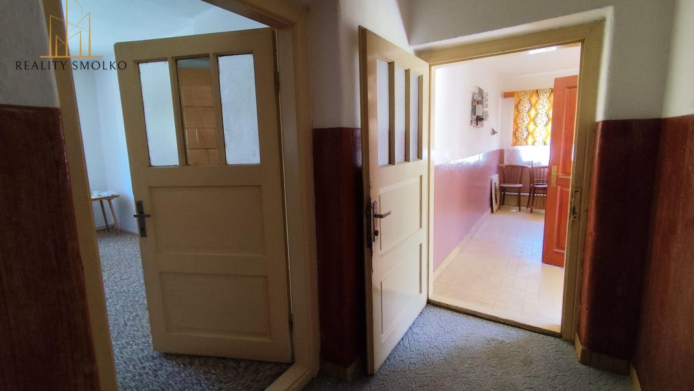 Na predaj - starší rodinný vidiecky dom v Miklušovciach