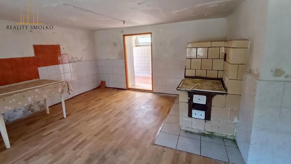 Na predaj - starší rodinný vidiecky dom v Miklušovciach