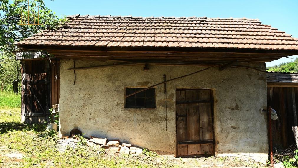 Na predaj - starší rodinný vidiecky dom v Miklušovciach